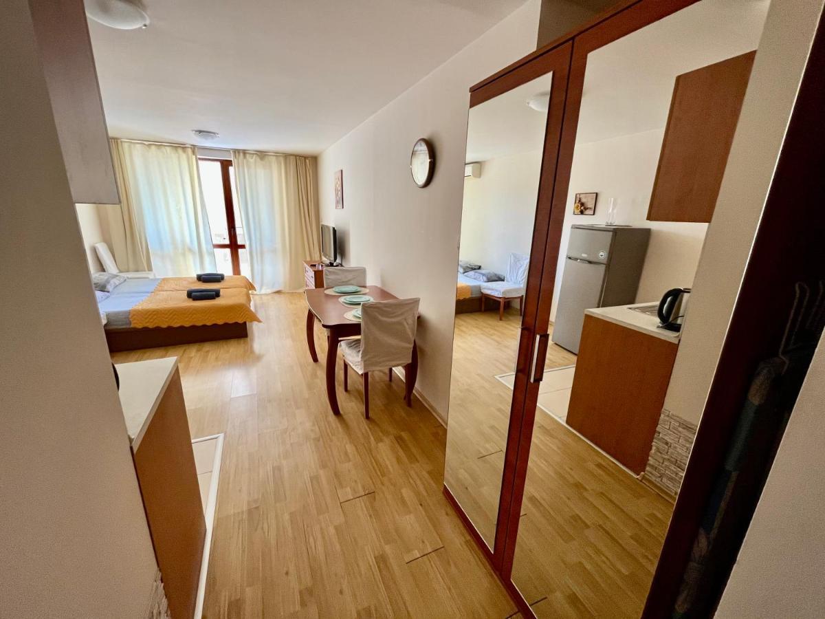 Alexandr Apartments Vigo Nesebar Bagian luar foto